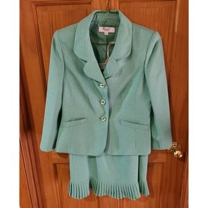 Le Suit Skirt Suit 8